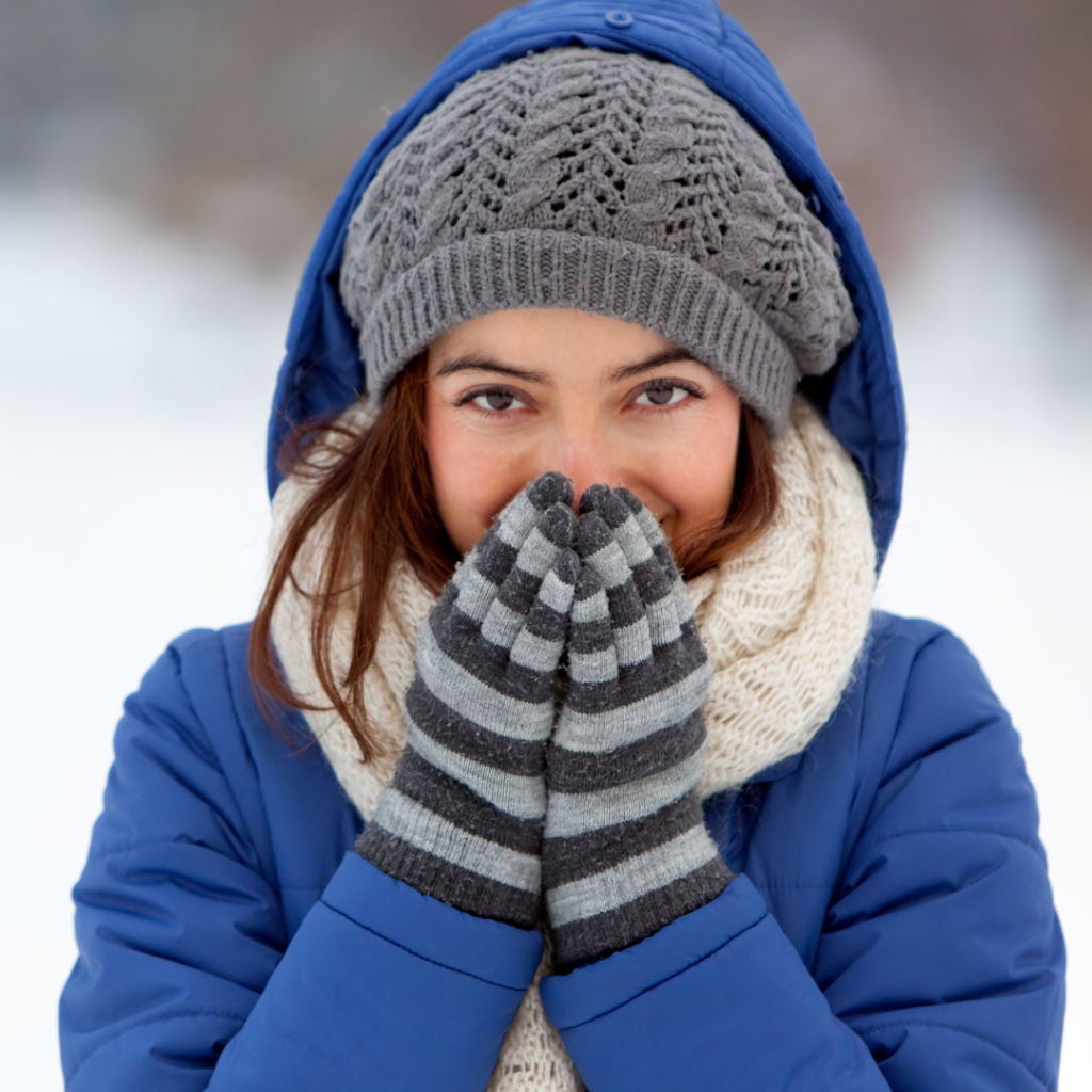 προστατεύσετε την καρδιά σας από το κρύο woman in the cold