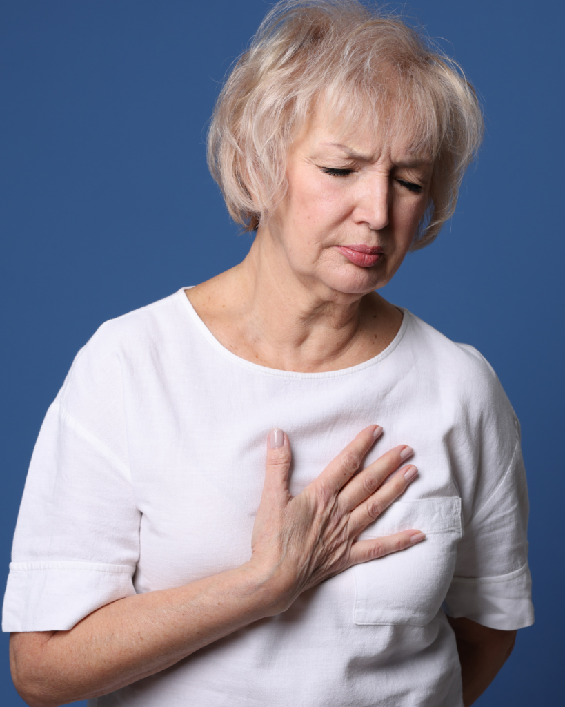 αίσθημα παλμών woman with heart palpitations