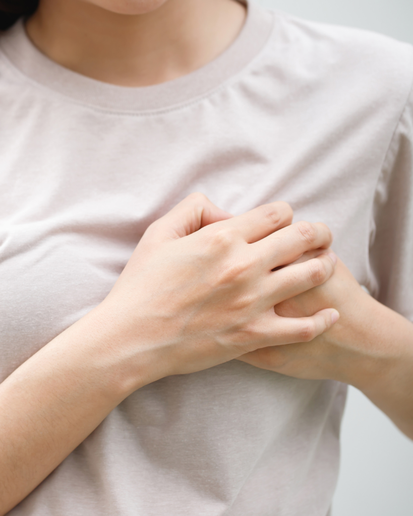 απινιδωτής καρδιάς woman in heart pain